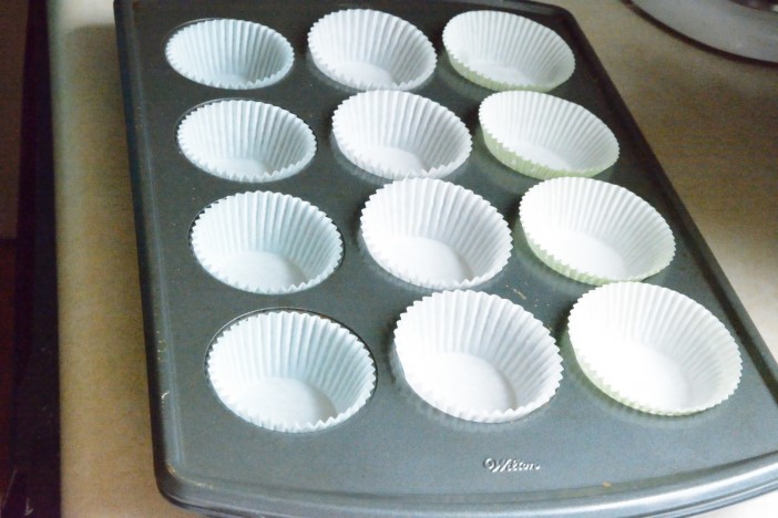 Muffin tin with liners